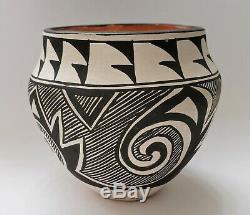 Vintage Native American Acoma Jar signed M. S Marie Juanico New Mexico Pottery