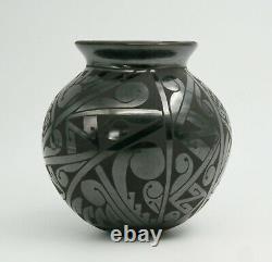 Vintage Native American Black Pottery 3 3/4 H Mata Ortiz Pot Mexico