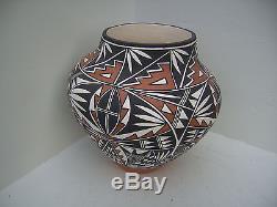 Vintage Native American Indian Acoma Pueblo pottery pot olla
