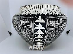Vintage signed Acoma DV NM Handmade Pottery Native American Vase Painted 5x7