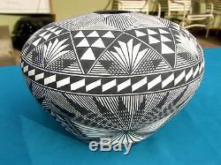Vntg Large Acoma Fine Line Pottery VaseSignedEx Condition