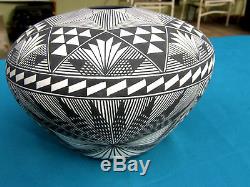 Vntg Large Acoma Fine Line Pottery VaseSignedEx Condition