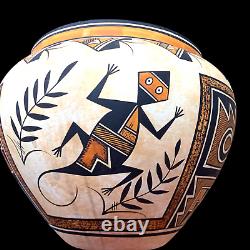 Westley Begaye Signed Grasshopper Lizard Native American Art Pottery Vase Pot
